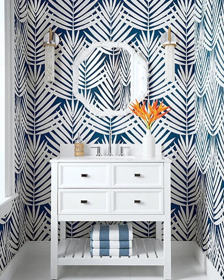 SPRING FORWARD | Croatia by @thibaut_1886 is giving us all the vibes today. Here at @the.brass.nest we swoon over a bold wallcovering. Which is your favorite color way? #thebrassnestsa #thebrassnestsanantoniotexas #interiordesigner #palm #thibautwall