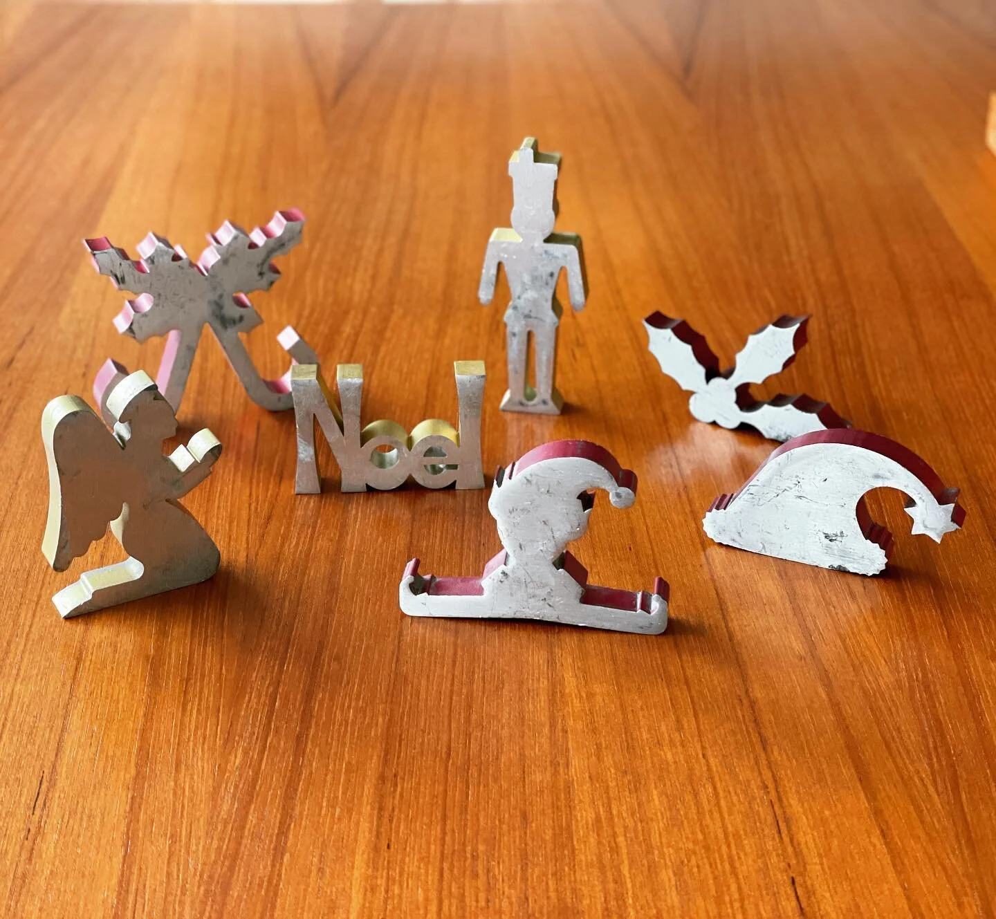 Have you started your holiday decorating? Here are some vintage aluminum cutouts from Alcoa-&ldquo;Aluminum Company of America&rdquo; who built the one Alcoa House in Hollin Hills! These were given out to suppliers in the 70&rsquo;s. Happy Holidays!
