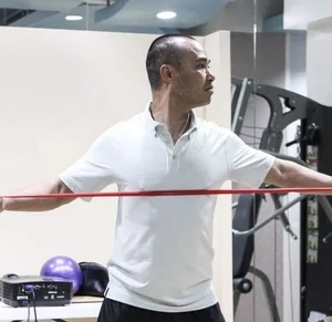 Neil Alvarez - Travel Physiotherapist and Biomechanics Specialist