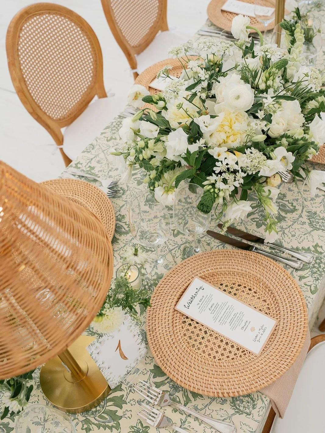 Just in time for summer ~ wicker, shells, white florals and a trellis full of envelopes 🌾🧺🍸 

#weddingstationery #weddinginvitations #nantucketwedding #coastalwedding #thelandofla
