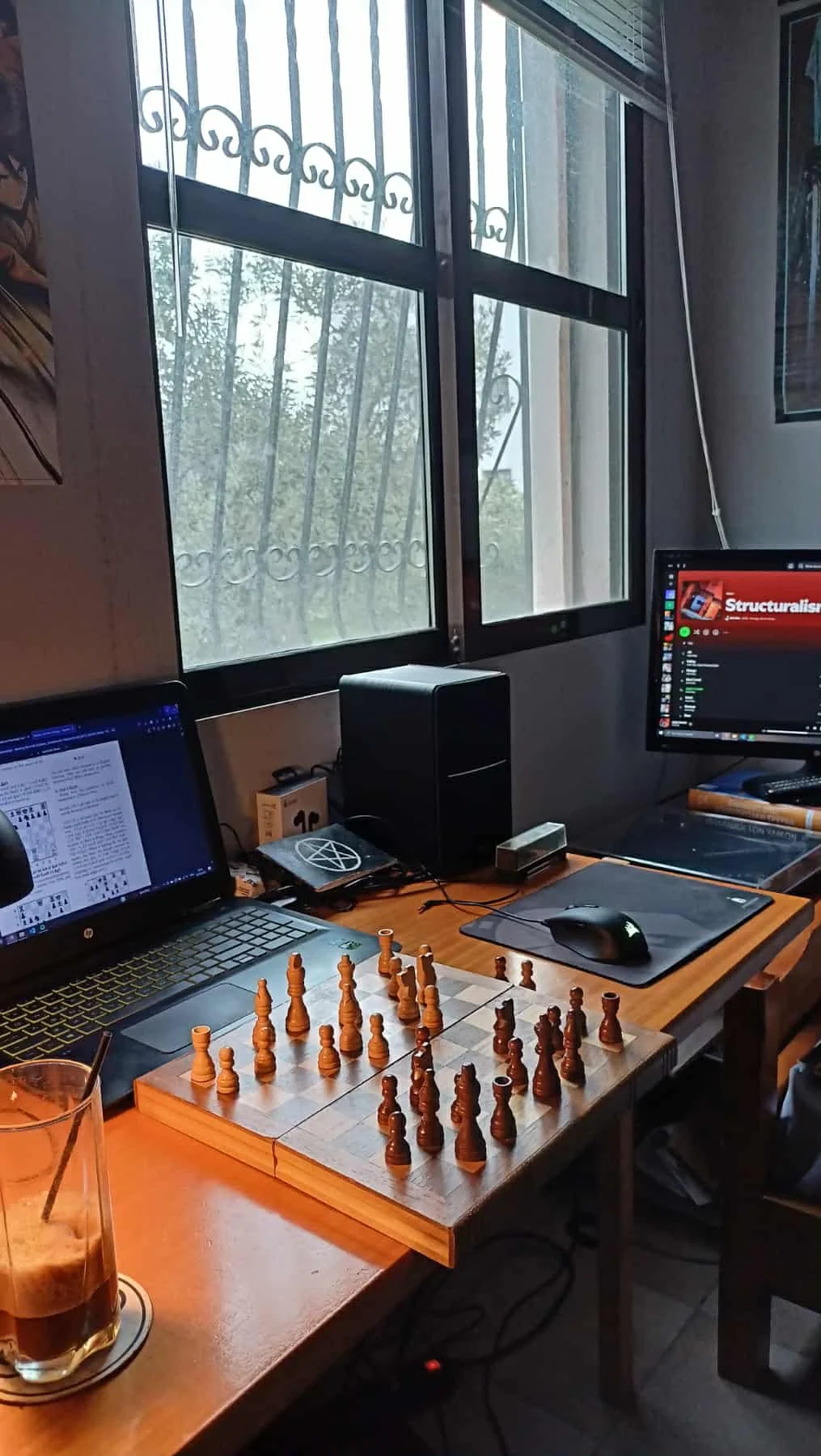 Δυο άτομα σε μια εστία