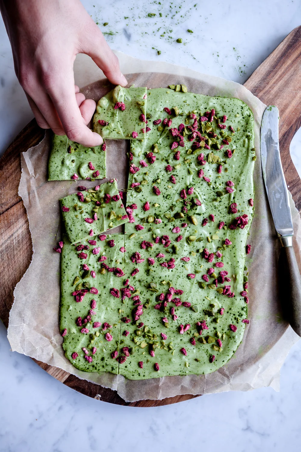 Matcha-chokolade med pistaciekerner