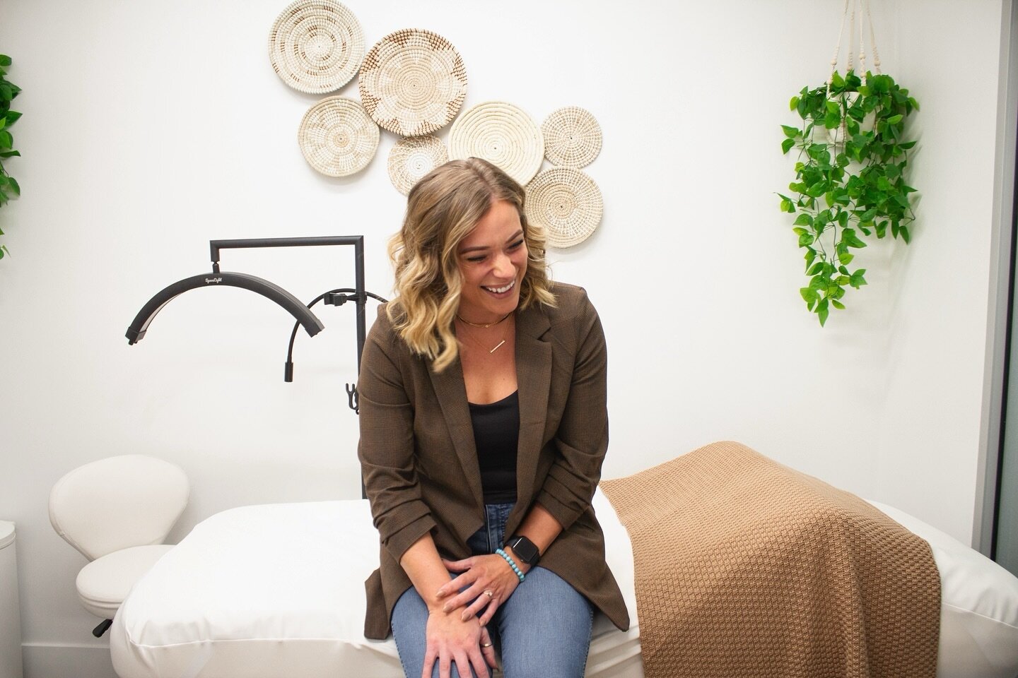 Welcome to a space where beauty meets artistry! 

At Simple Beauty with Laura, my mission is to help make your beauty routine simple, quick and flawless! Whether you&rsquo;re a student, businesswoman or a busy mom, I&rsquo;ll make sure your daily rou