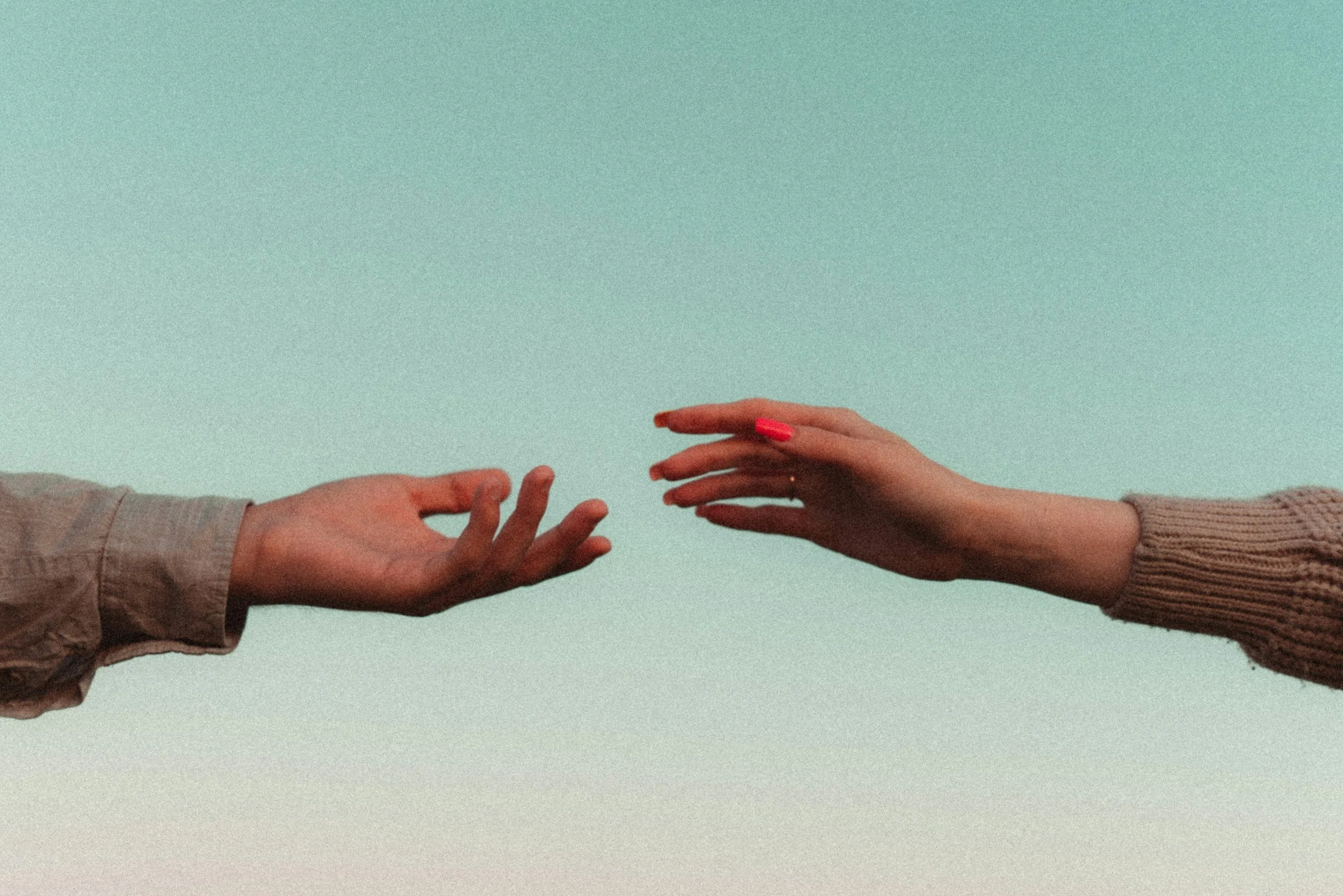 Two hands reaching toward each other, symbolizing rebuilding trust in affair recovery and infidelity counseling with Becky Ruff, an APSATS-certified therapist after betrayal trauma