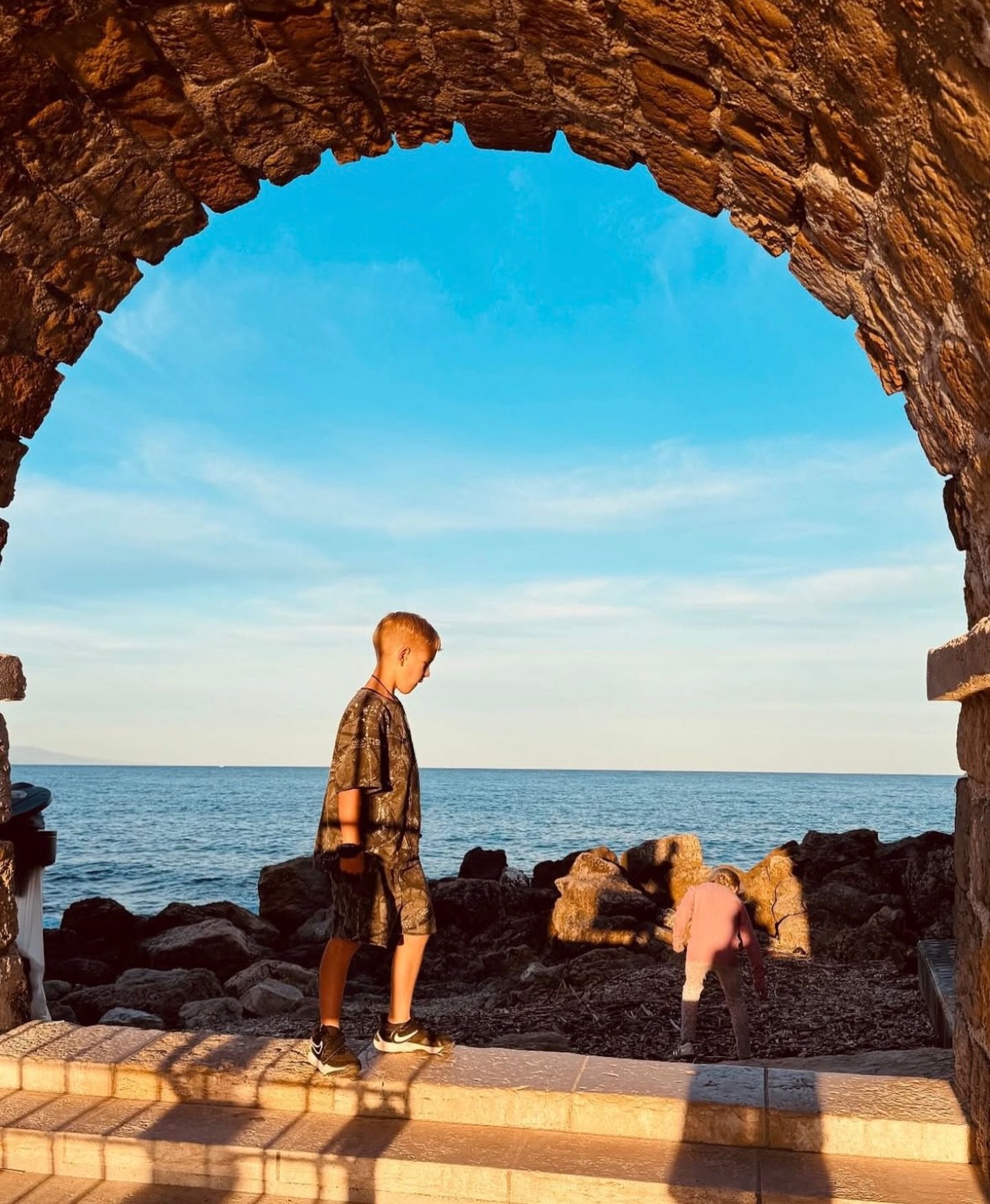 Our buddy Jasper taking the Camo set for a trip around France 🇫🇷 🙌🏻