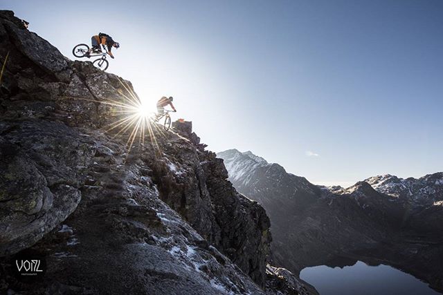 There aren't many things in the world as spectacular as a Himalayan sunrise. 📸: Stefan Voitl 
#nepal #himalayas #mtb #mountainbike #adventure #photography #himalayanrides #mustang #yeticycles #travel #nofilter #mountains #outdoors #outdoorlife