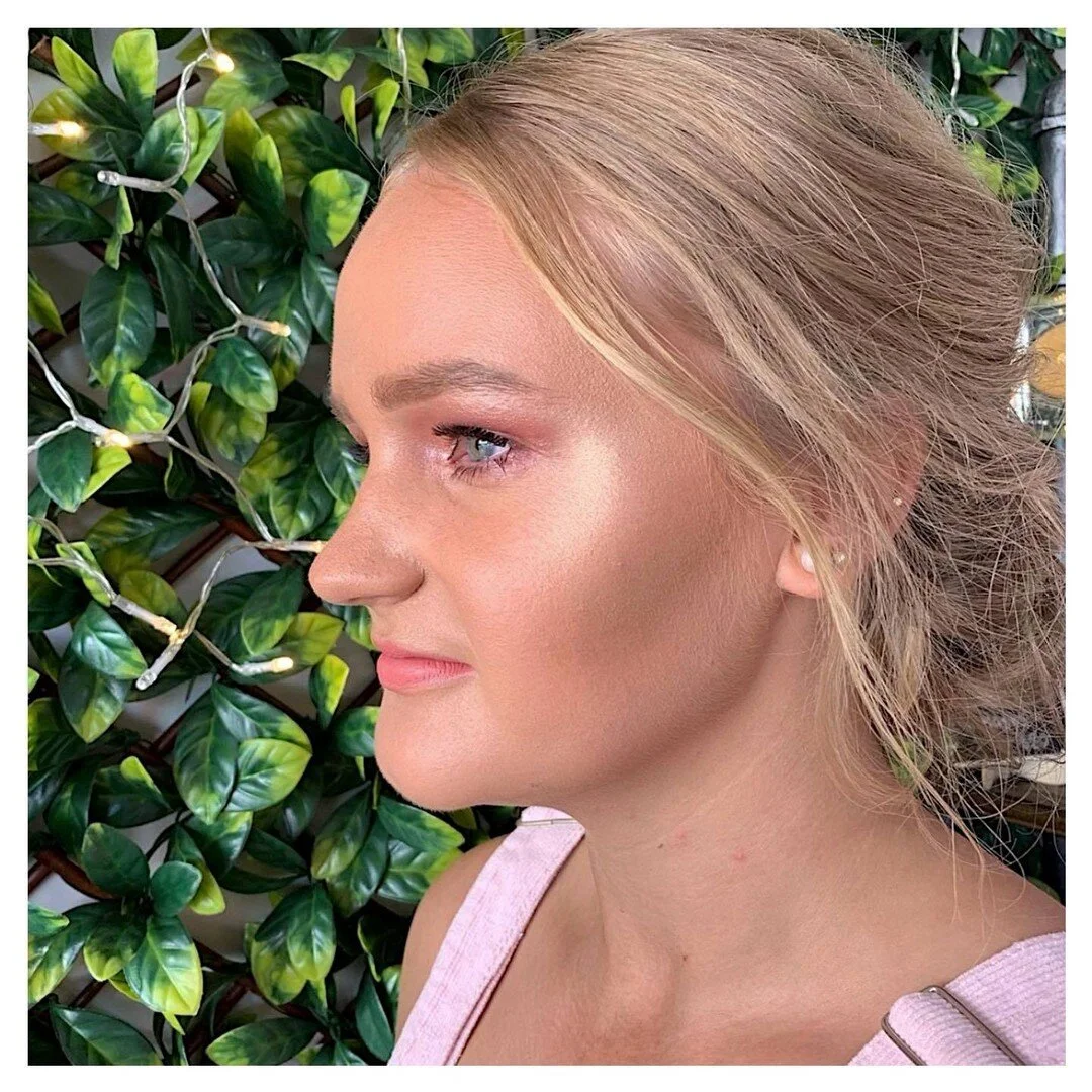 💄 Debutante makeup 💄 
Using high end brands &amp; model rock false lashes to create your makeup look 

Friday 19th March 
&bull;appointments available between 10am-5pm 

Saturday 27th March
&bull;10.15am &bull;11am &bull;11.45am &bull;3.45pm &bull; 4.30pm 

💫 Makeup or Makeup &amp; lashes 

For bookings contact me via social media or 0431 779 652