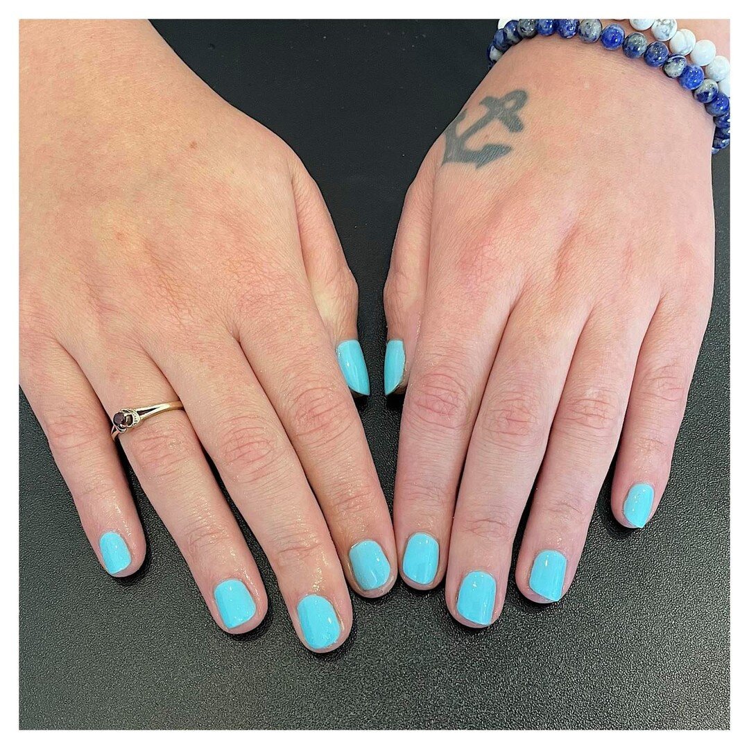 Shellac Manicure 💙
Love it when my clients go bright colours