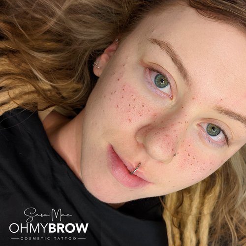 So People Are Actually Tattooing Freckles On Their Face Now  Lifebuzz 