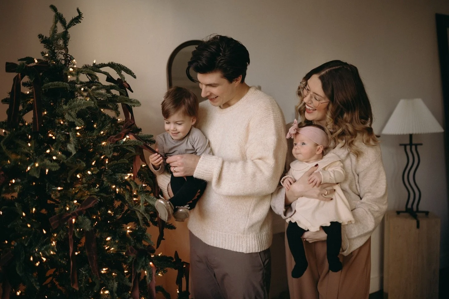 sneak peek from my holiday minis yesterday at @thestudystudios 🤍