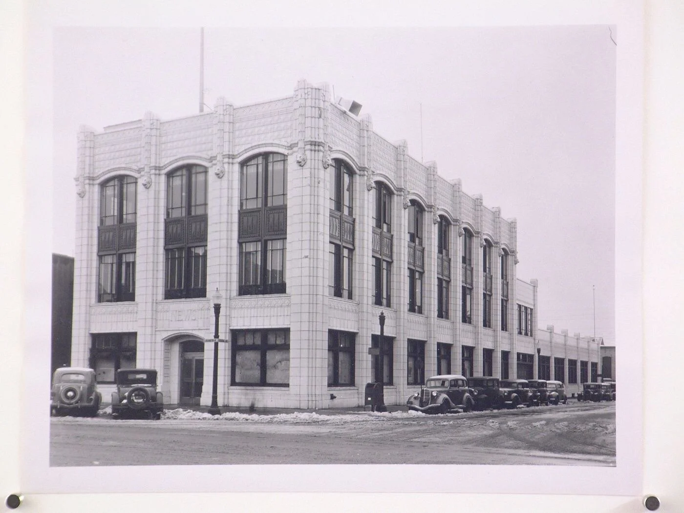 The Saginaw Courier-Herald Building, demolished in 1960. The Saginaw News building that replaced it is today being used as the SVRC Marketplace in Downtown Saginaw. The lion heads can be seen along the roofline in this photo.