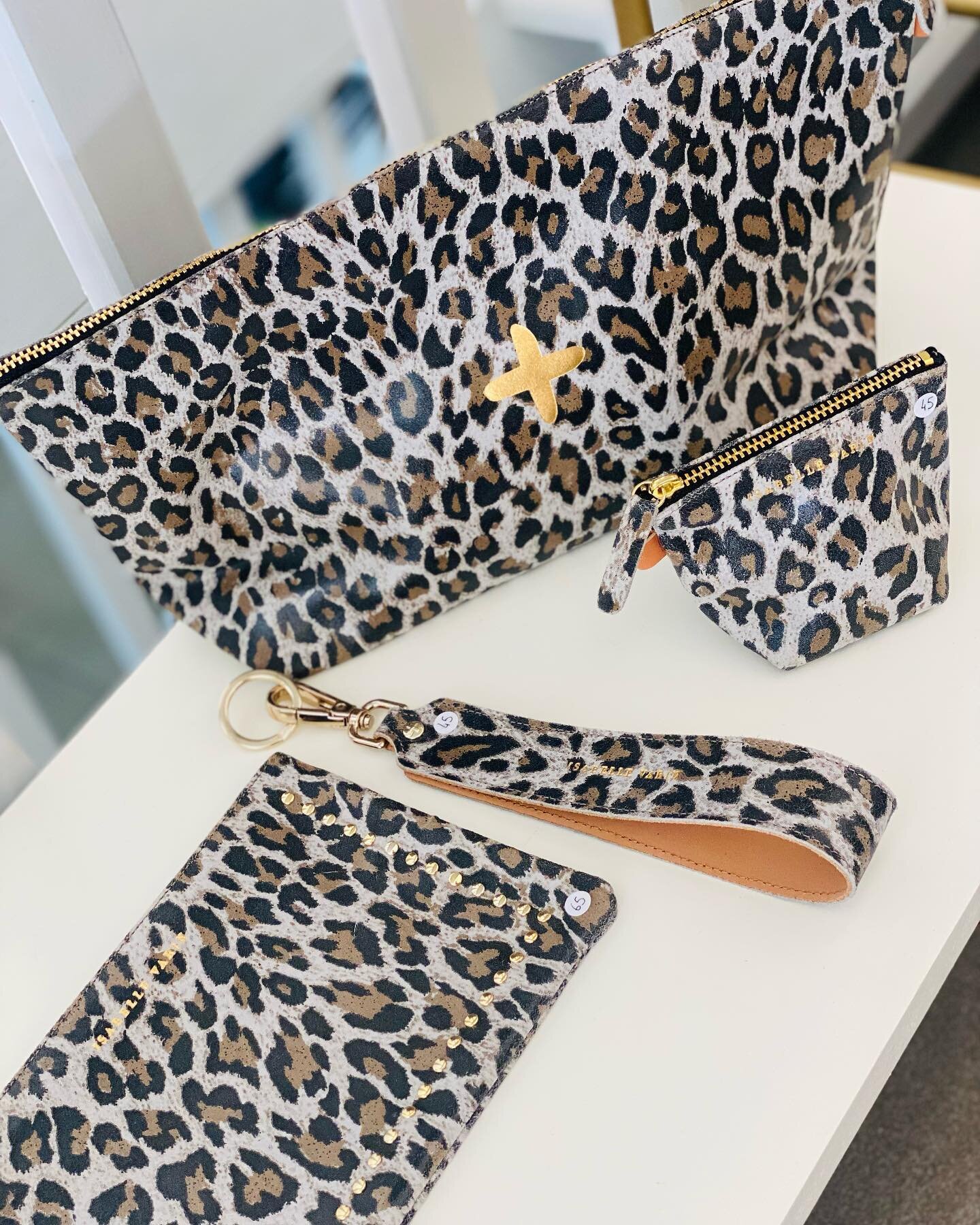 Coup de c&oelig;ur pour les nouveaut&eacute;s @isabellevarincollections 🖤
🐯🐾 is always a good idea!