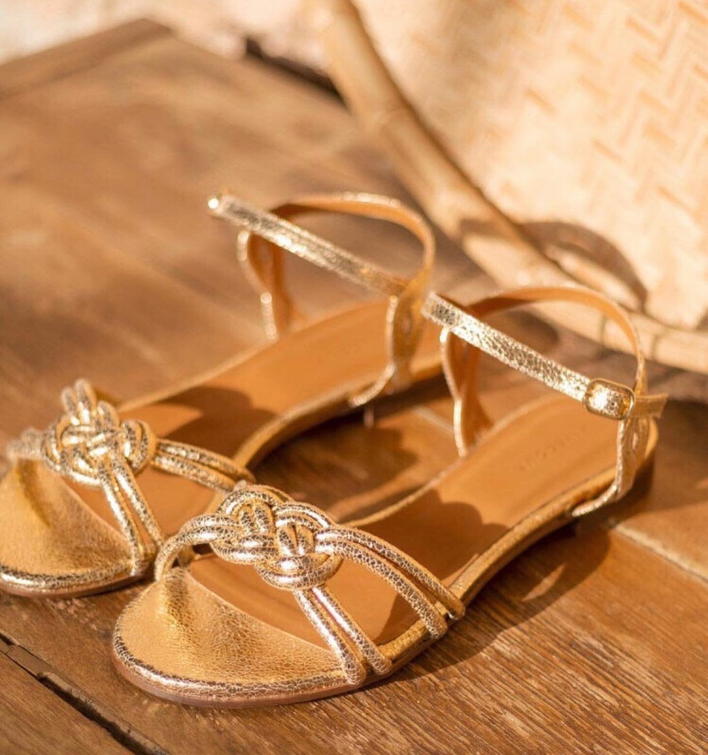 On veut du soleil ☀️
Les sandales Rivecour sont des merveilles : intemporelles, confortables, &eacute;l&eacute;gantes&hellip;
Avec des prix doux chez @monageneva ☺️