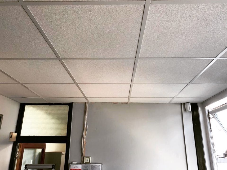 New staff room at St Edmonds School in Portsmouth. White 24mm grid and #Armstrong Dune tiles 🔨 

#suspendedceiling
#suspendedceilings
#suspendedceilingsolutions
#commercialbuilder
#suspendedceilingsystems
#southwest
#southwestbuilder 
#builder
#buil