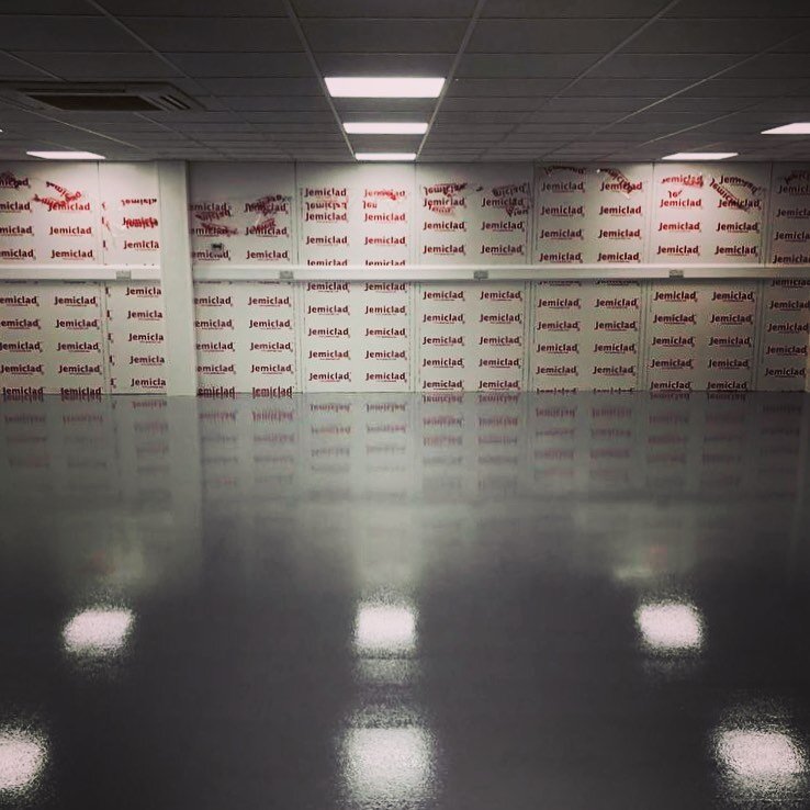 This used to be a corrugated sheet industrial unit. The SCS team drylined the walls with metal stud and plasterboard. This provides the cladding team with the perfect background to fix the plastic sheets to. Suspended ceiling with Armstrong MezzDL100