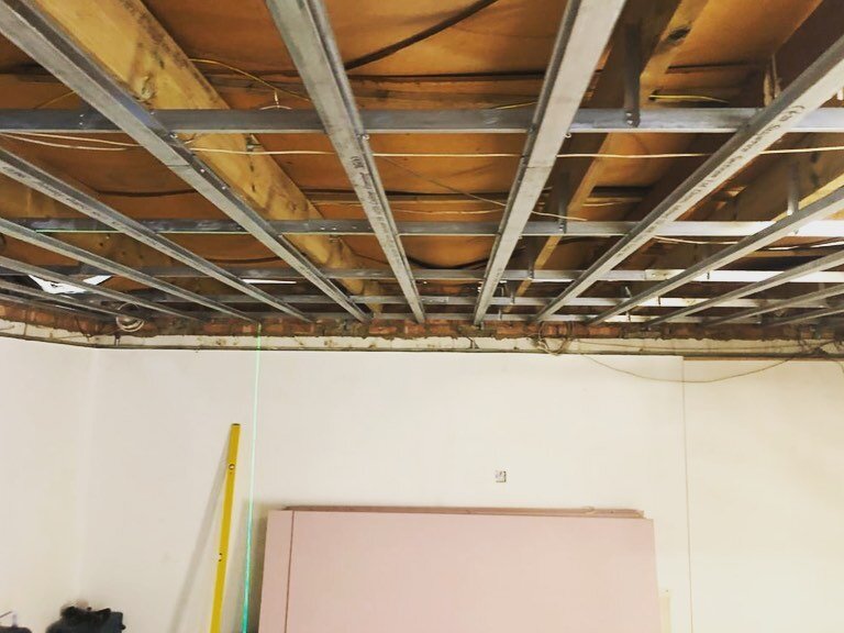 At this antique shop, the old suspended ceiling had been removed to reveal nothing separating the store from the garage next door. SCS team installed #mfceiling system with 2 layers of #fireline plasterboard to achieve 60 mins fire resistance 🔥 

#s
