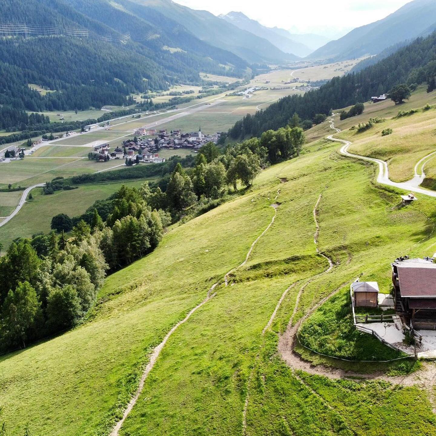 Bird&rsquo;s eye #gadestatt #glamping #maiens&auml;ss #drohne #drohnenfotografie #obergoms #obergomstourismus #valais #wallis #myswitzerland @niggidom @mirjbee