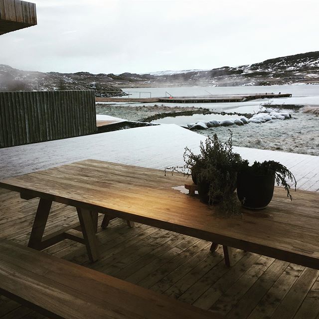 It&rsquo;s excellent when a work trip in Iceland includes a trip to some floating hot tubs on a frozen lake... 😍 #icelandtravel #egilssta&eth;ir