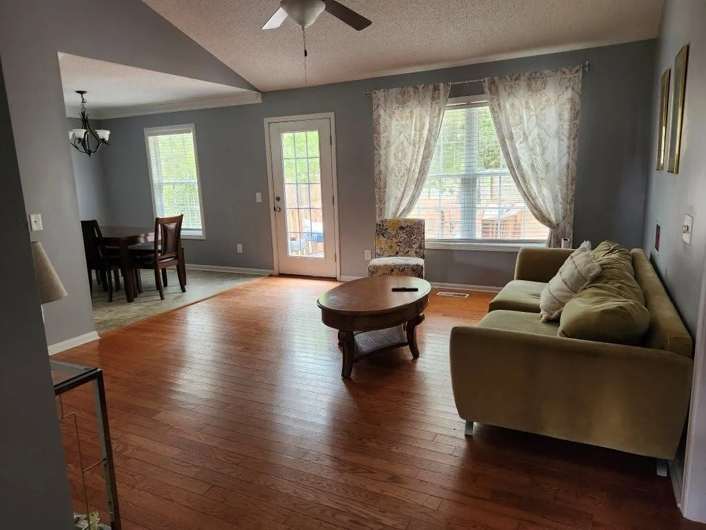 350 Woodgreen Dr (2).jpg