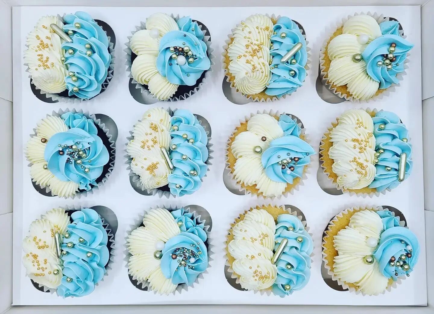 Baby Blue &amp; White Cupcakes