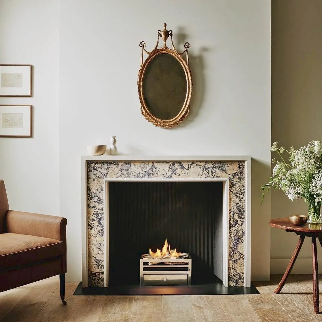 beautiful mantle (and room) inspiration 🤩🤎🌿 by @chesneysny 
.
.
.
.
.
.
#architecture #interiordesign #interior123 #interiordesigner #architecturedesign #architect #newyork #paris #fireplace #fireplacedecor #mantledecor #christmasmantle #interiord
