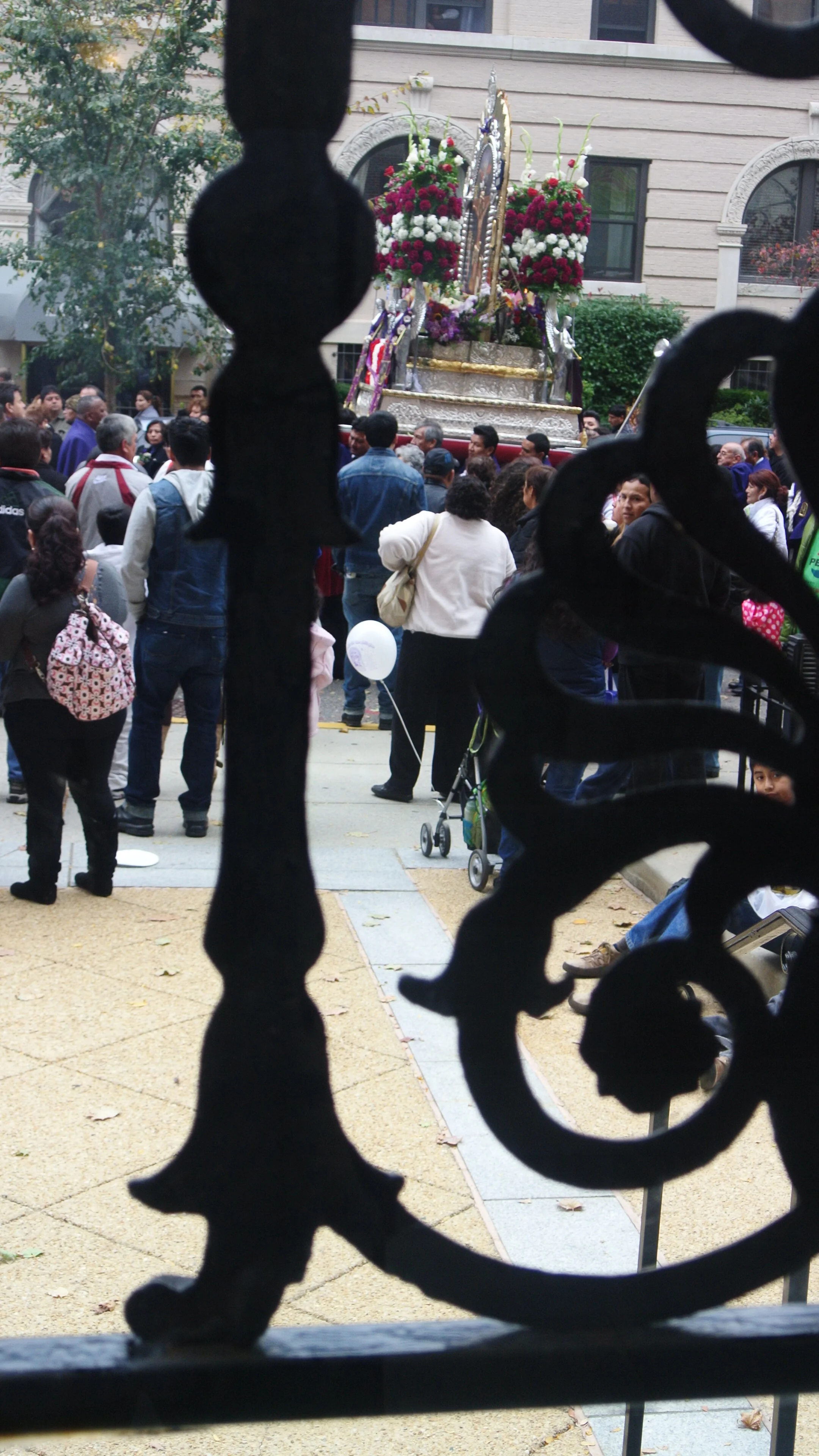 Central American Parade my street 001.JPG