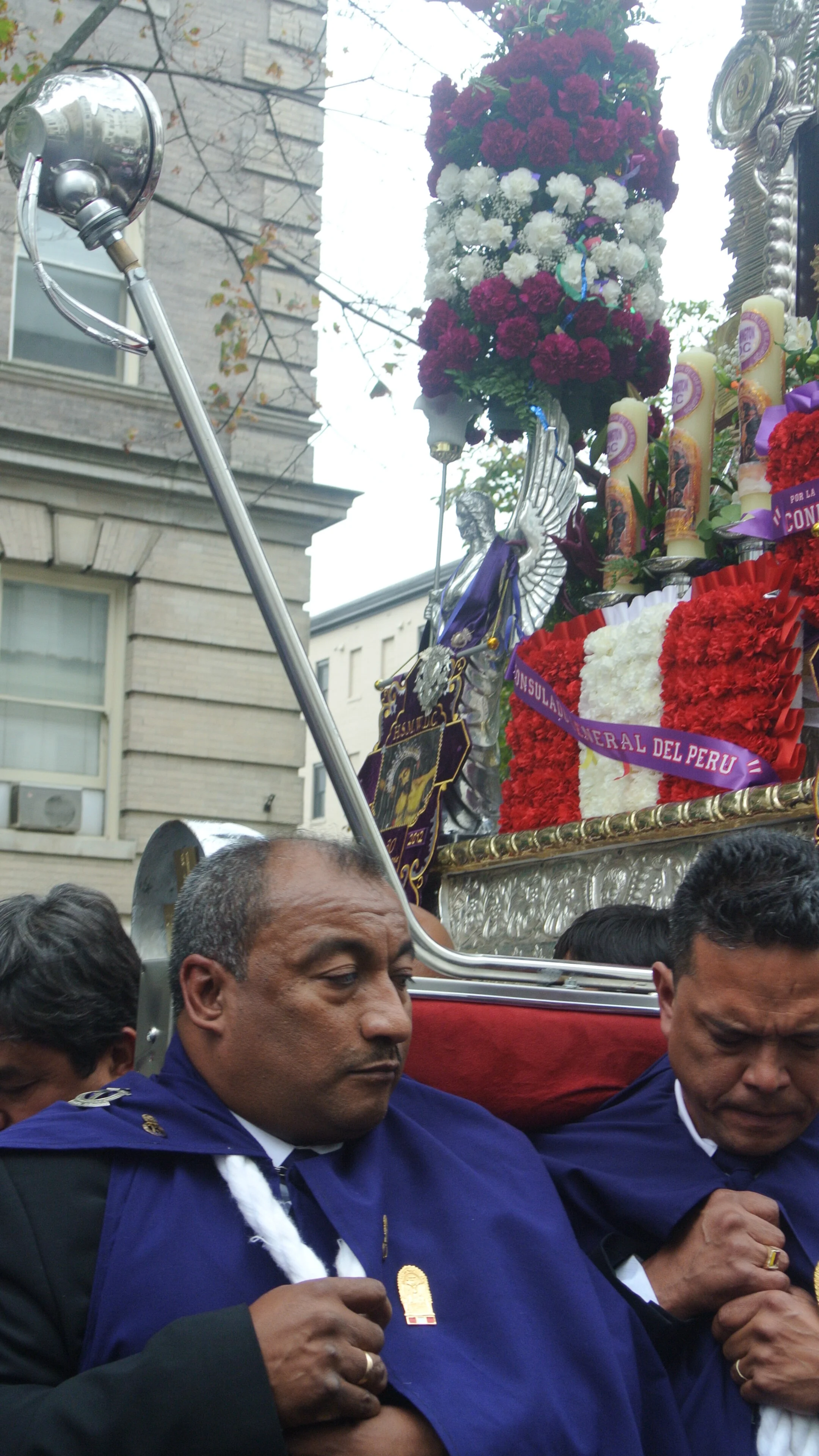 Central American Parade my street 020.JPG