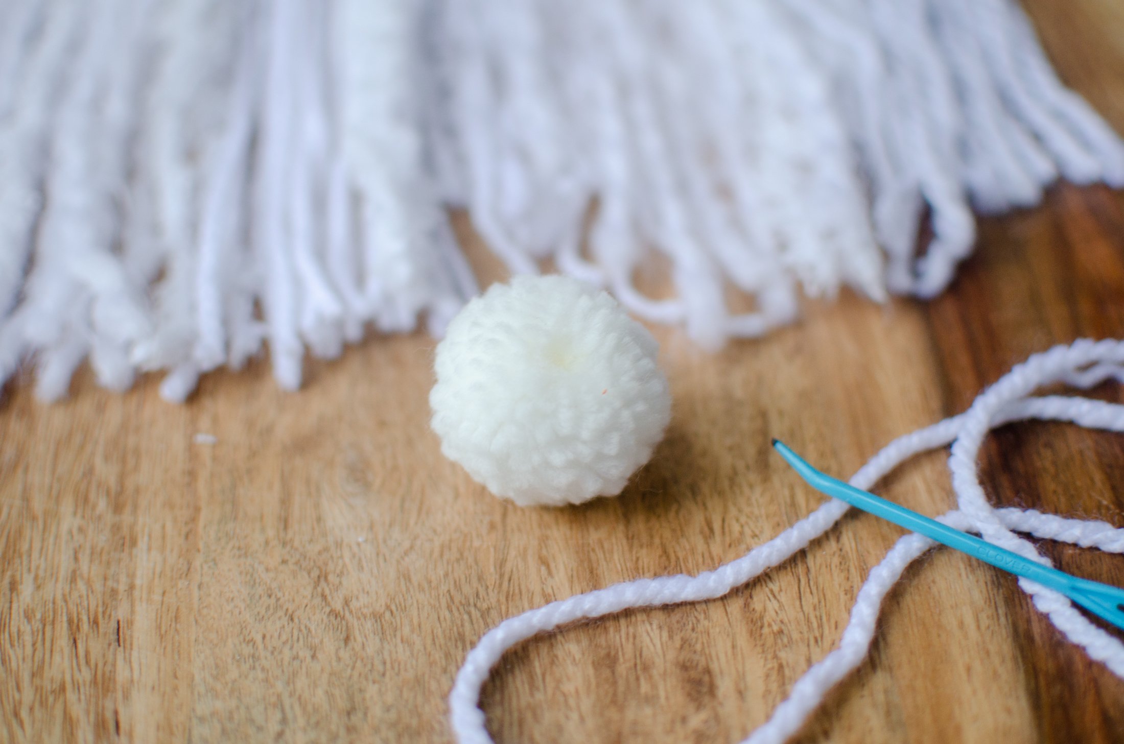 DIY: Snowball pom poms — Our Happy Tribe