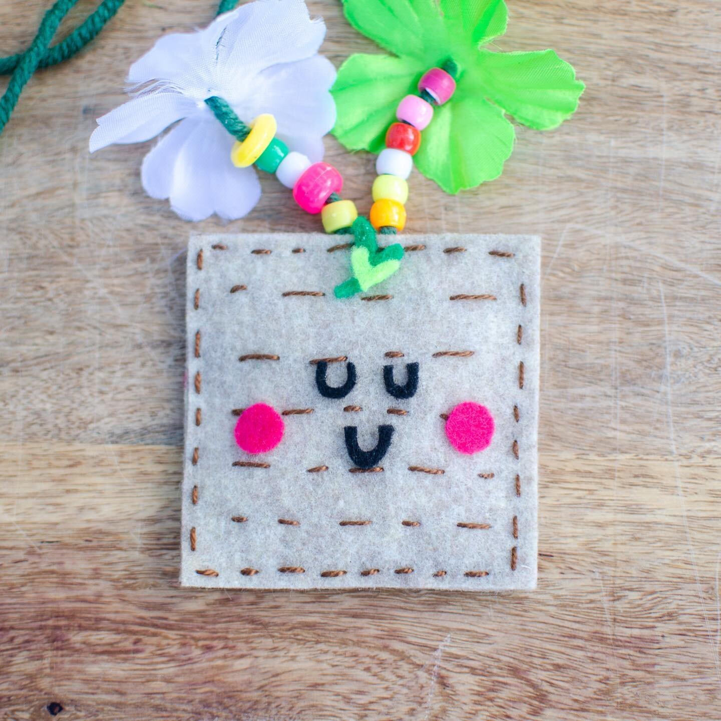 A Simple Pipe Cleaner Craft: Tic Tac Toe! - creative jewish mom