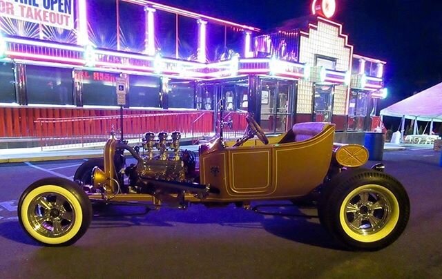 Tick Tock Diner has always been a famous pit stop for car enthusiasts, great to see a sign of things returning to &ldquo;normal,&rdquo; well normal for Tick Tock Diner anyway...
#HotRod #TickTockDiner #FamousPitStop #CarMeets #EatHeavy #WelcomeBack #