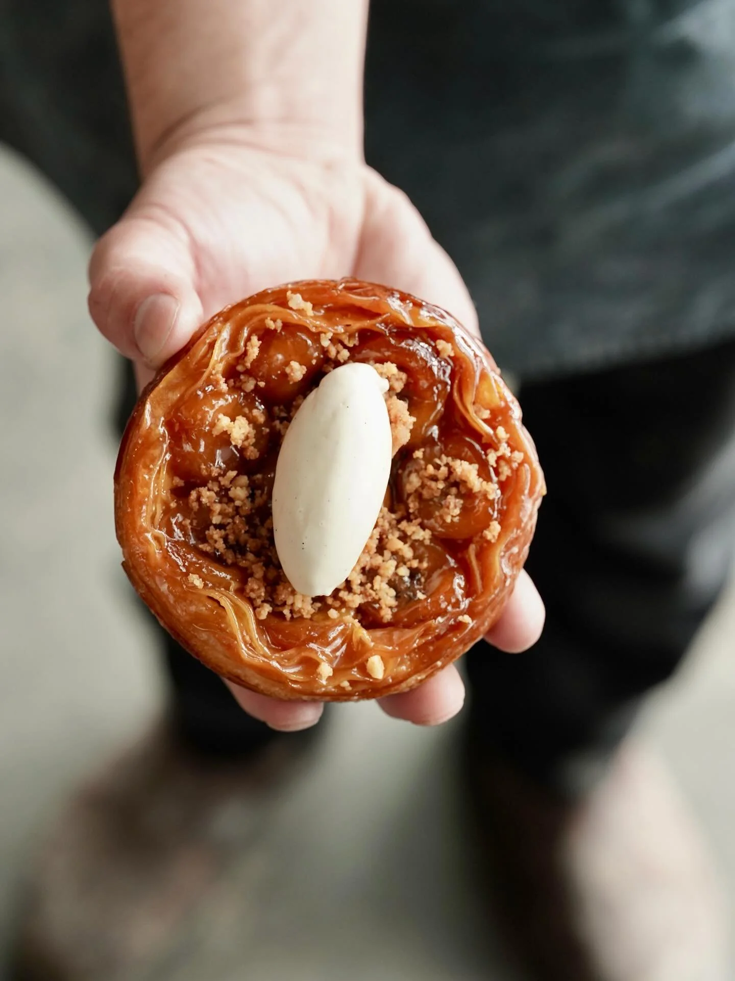 Another flavor tease from our new menu : miso banana Tarte Tatin.
Fresh bananas caramelized in miso caramel, finished with macadamia nut crumble and a miso caramel whip. Available SOON 😏