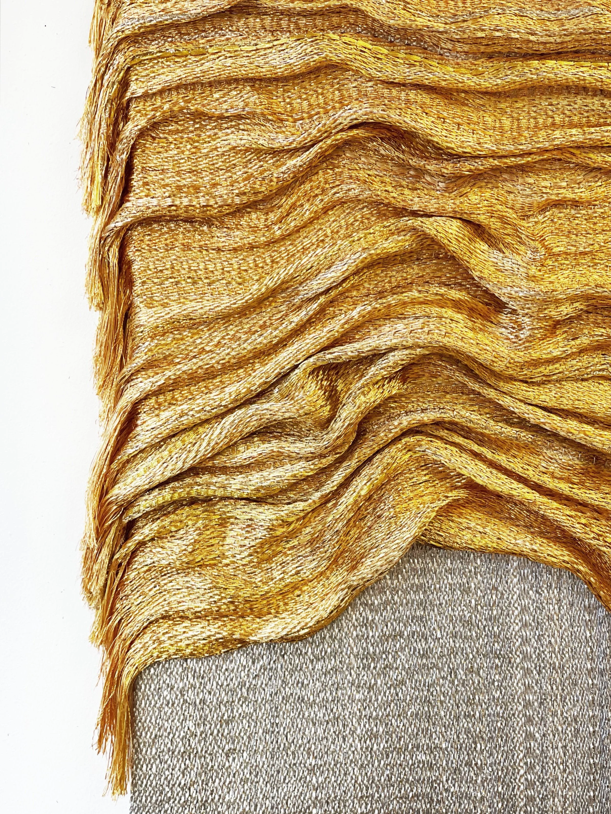 The versatility of "Melting” allows for customizability in color and size. Whether inspired by the warm radiance of gold or a palette of vibrant hues, each sculpture can be tailored to reflect the personal preferences and aesthetics of individual co