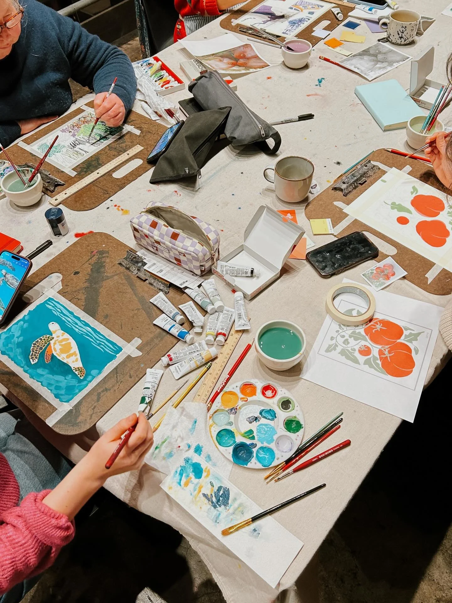 Wrapped up an inspiring month teaching gouache painting at the new @wildcraftstudio space last week! Always a joy to paint in community in this way 🫶🏻 check the events page on my website for upcoming classes - more summer &amp; fall dates coming so