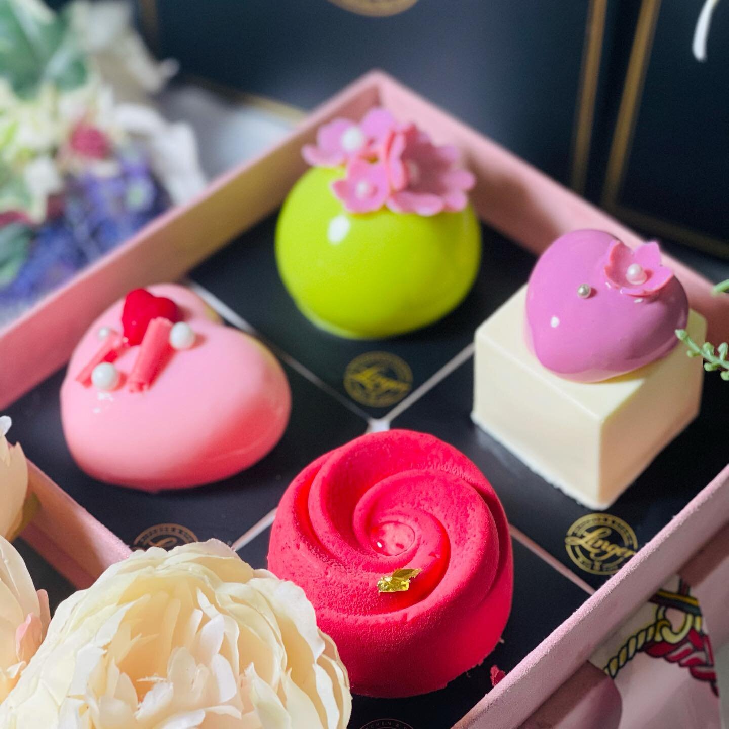 Get your Mother&rsquo;s Day sweet! 
Now you can order linger&rsquo;s special Mother&rsquo;s Day gift box from our website 

https://linger.melbourne/order-cakes

Limit stock be quick. 
Dine in at linger on Mother&rsquo;s Day will receive our surprise