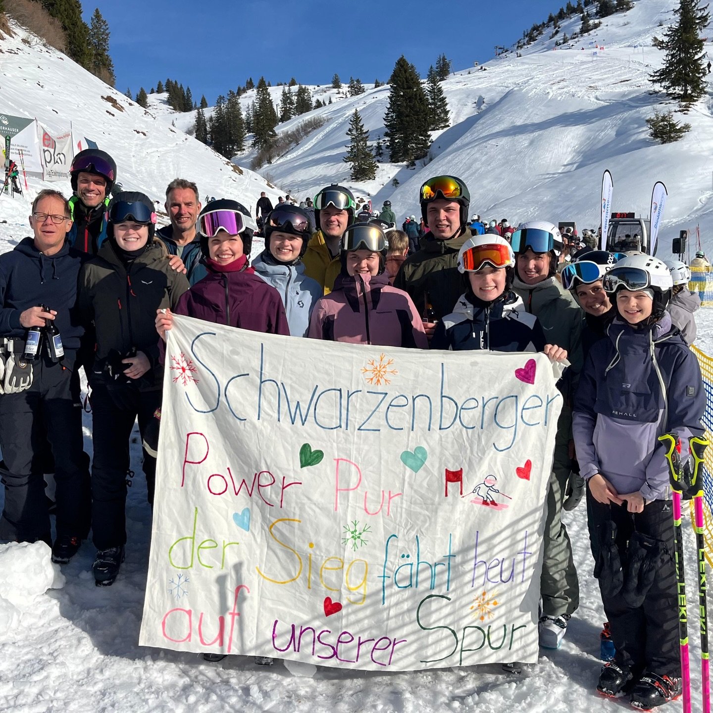 MUSIKANT:INNENSKIRENNEN 2026 - wir waren dabei!

Unseren diesj&auml;hrigen Musig-Schitag haben wir 2026 passend zum Musikant:innenskirennen an den Diedamskopf verlegt.

Traumwetter, Trauml&auml;ufe &amp; ein toller Ausklang im Panoramarestaurant.❄️🏆