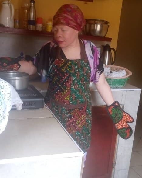 Get your aprons and oven gloves as modeled by Diana and Doreen 🤩 We're aiming for our next UK shipment to leave Uganda next week. Other Mama Mzungu products can also be found on our website or via our Instagram shop #placeyourorders #kitchensupplies