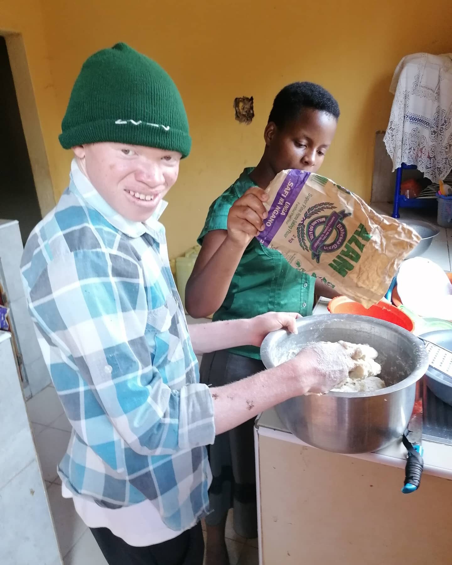 Food prep for International Albinism Awareness Day! It's a team effort #strengthbeyondallodds #albinism #internationalalbinismawarenessday #iaad2021#iaad #uganda #womenandchildrenwithalbinisminuganda #womenandchildrenaffectedbyalbinism #foodprep #tea
