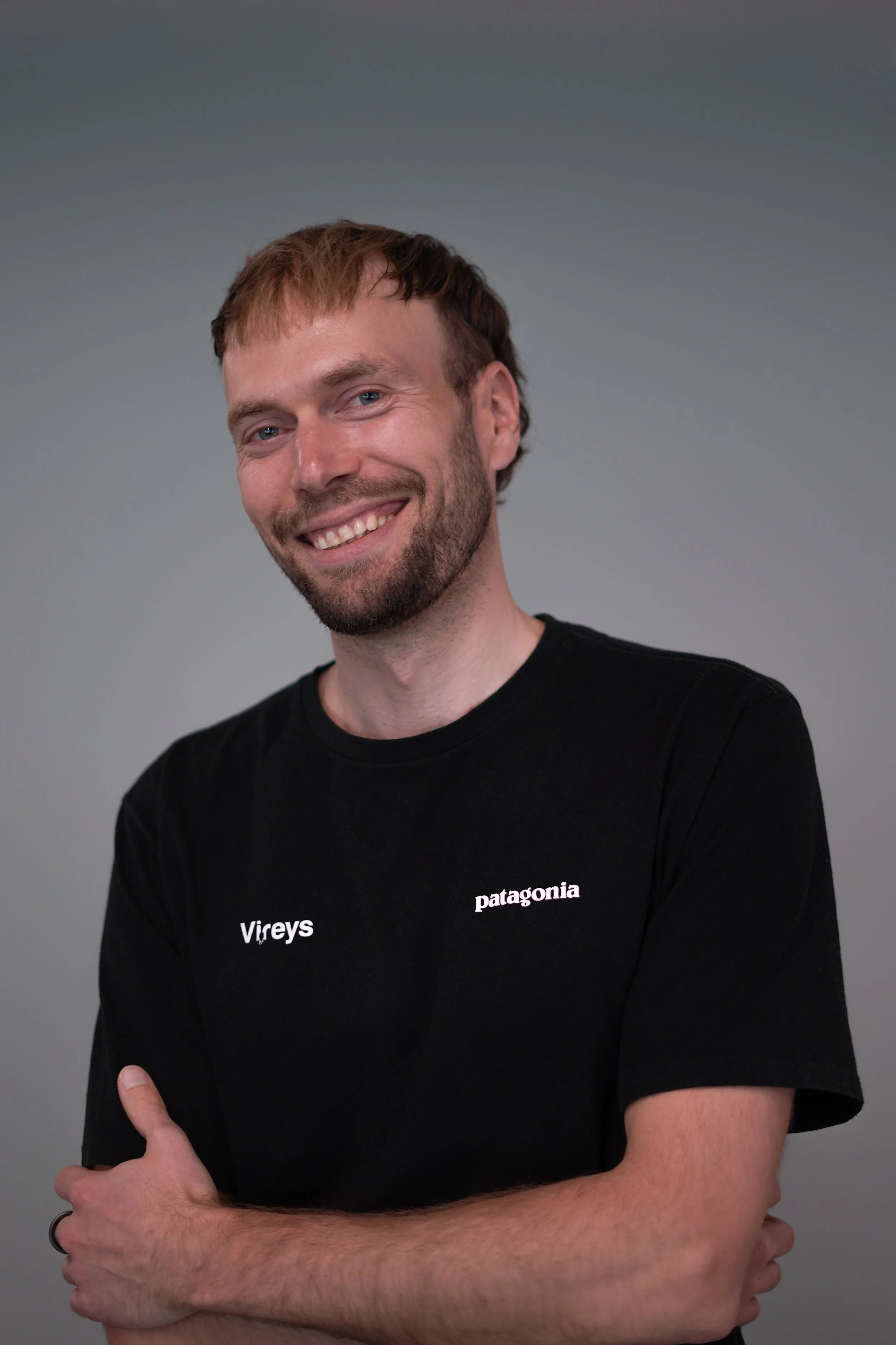 Kuvassa Vireyden työntekijä Johan Lillandt.