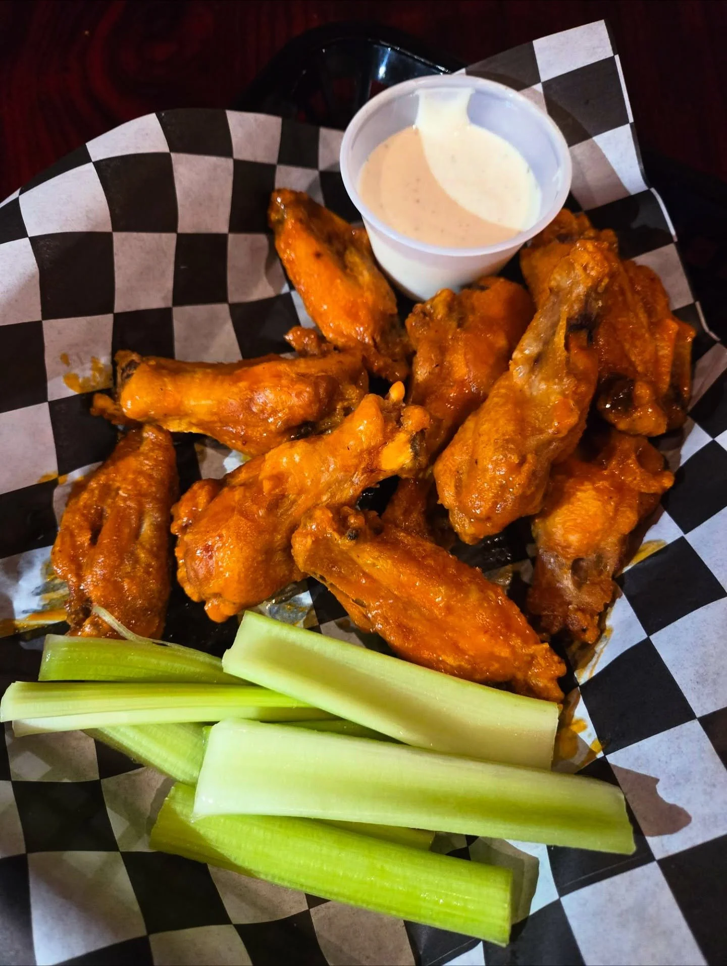 80&cent; Wings, $10 Miller Lite pitchers, Happy Hour 4-6, TRIVIA TONIGHT w/ @dj_jsmoove00 @ 7:30🙌🏽 Stop in for another awesome Wing Wednesday at The Tavern #humpdayhappiness #bestwingsinchesco #wingking #extoneats #trivia #happyhour #localspot #tri