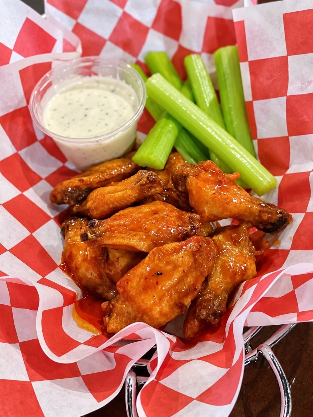 Wings are 90&cent;. Trivia answers are priceless&hellip; unless yours are all wrong. 🍗 Grab a $10 Miller Lite pitcher and play at 7:30! #gettothetavern