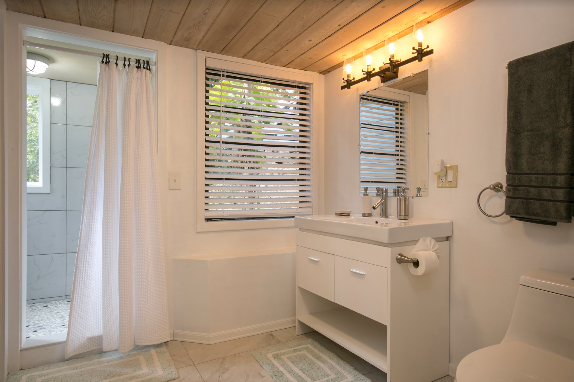 Queen &amp; Bunk Bathroom