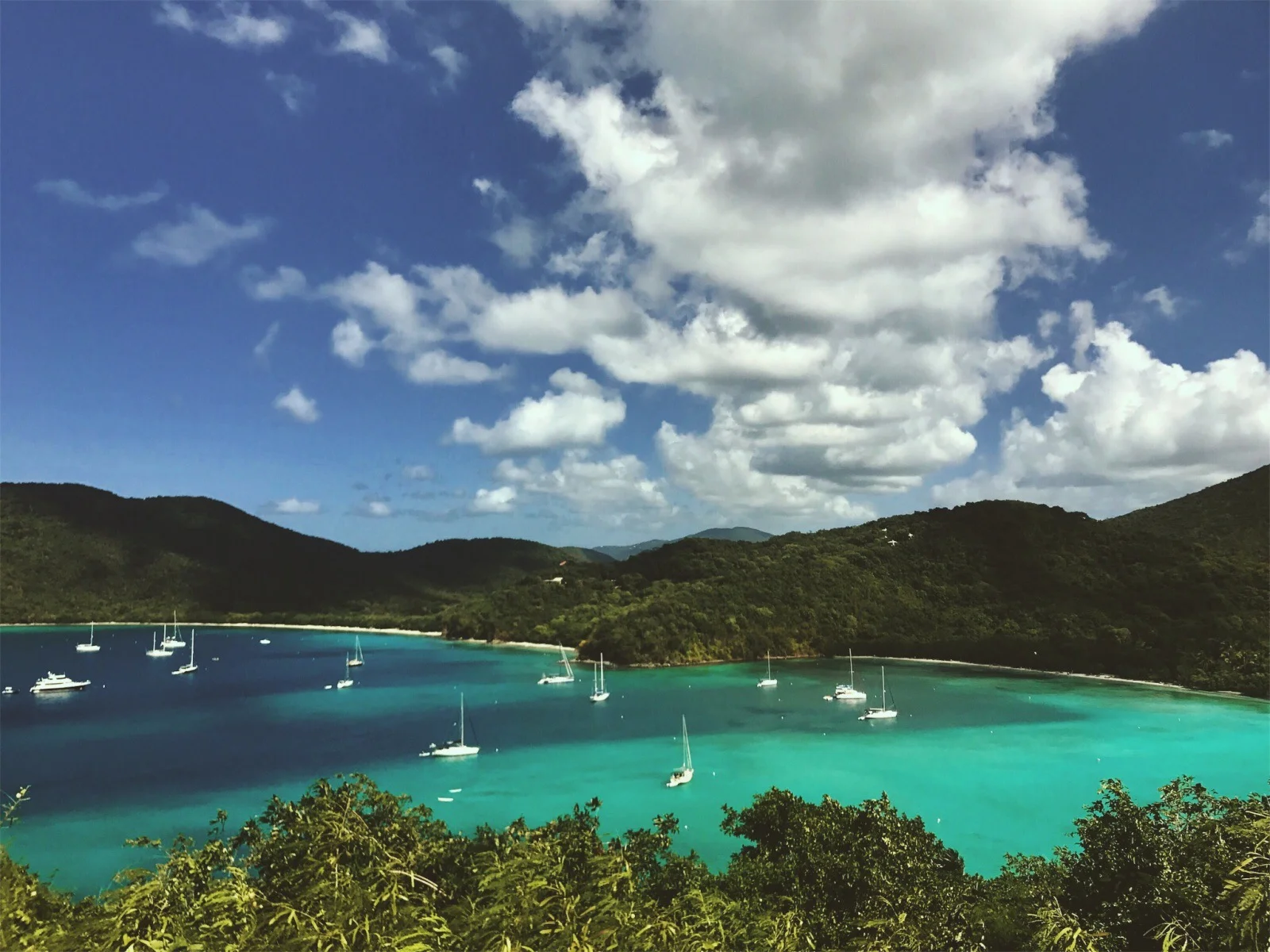 7 minute drive to Francis &amp; Maho Bay