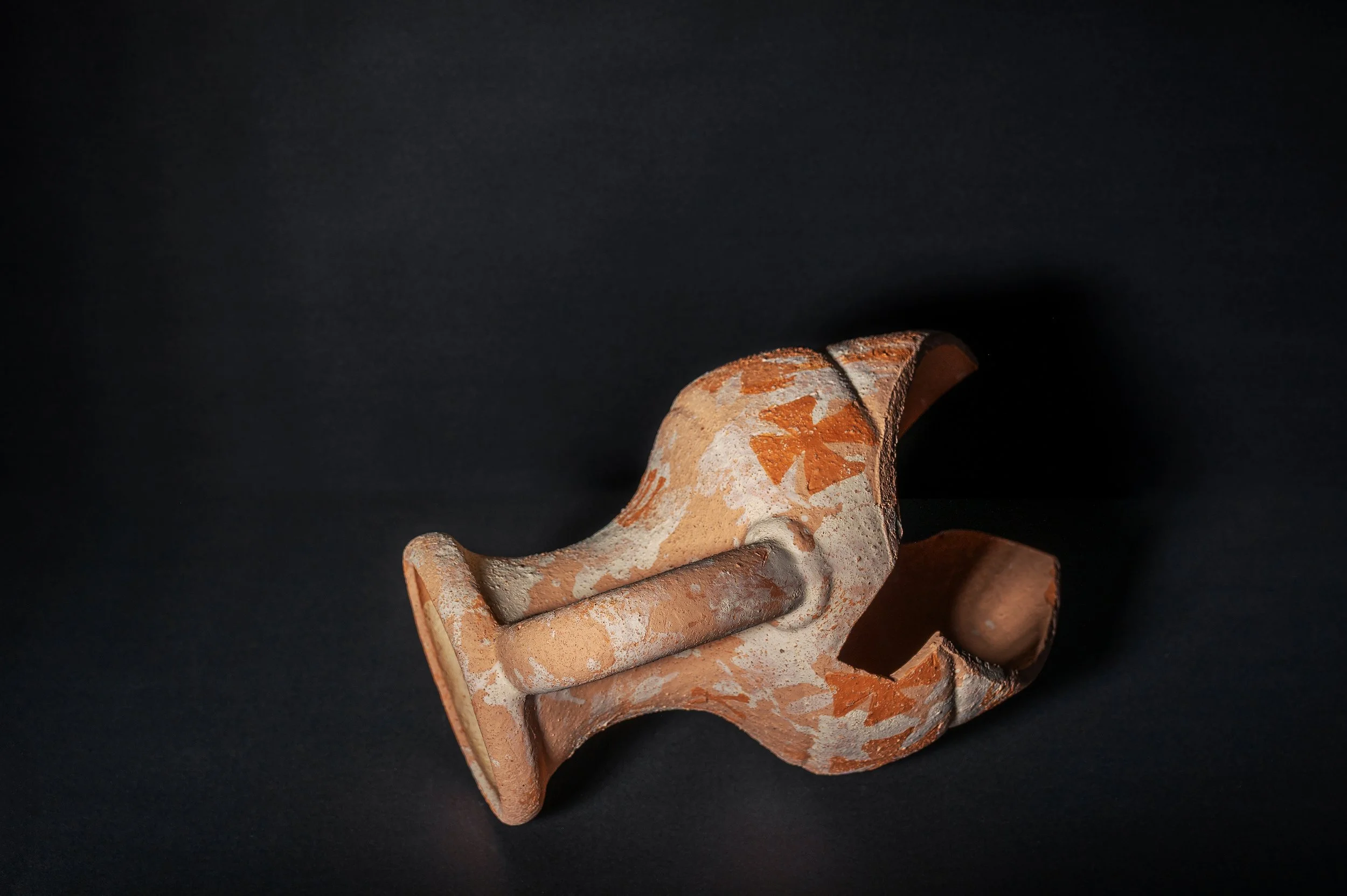 antike zerbrochene Urne, Symbol epigenetischer Traumata