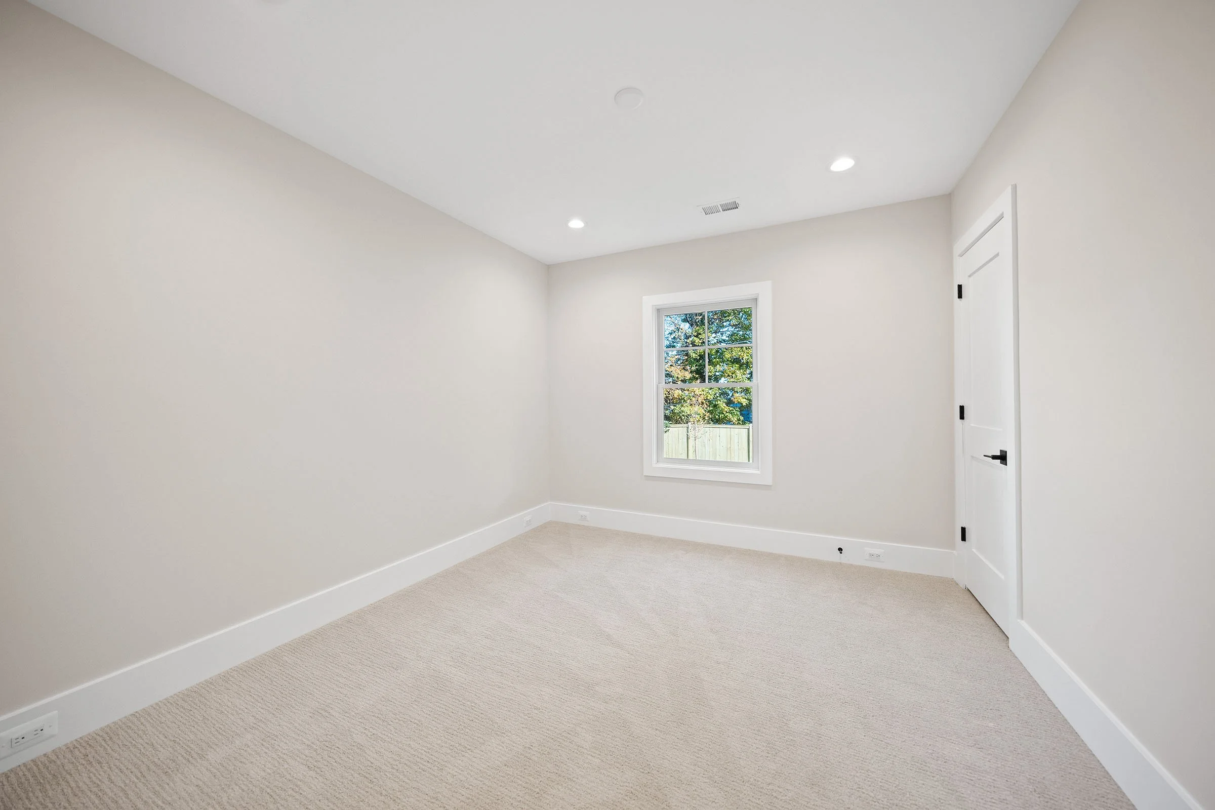 600-29th-rd-s-basement-bedroom.jpg