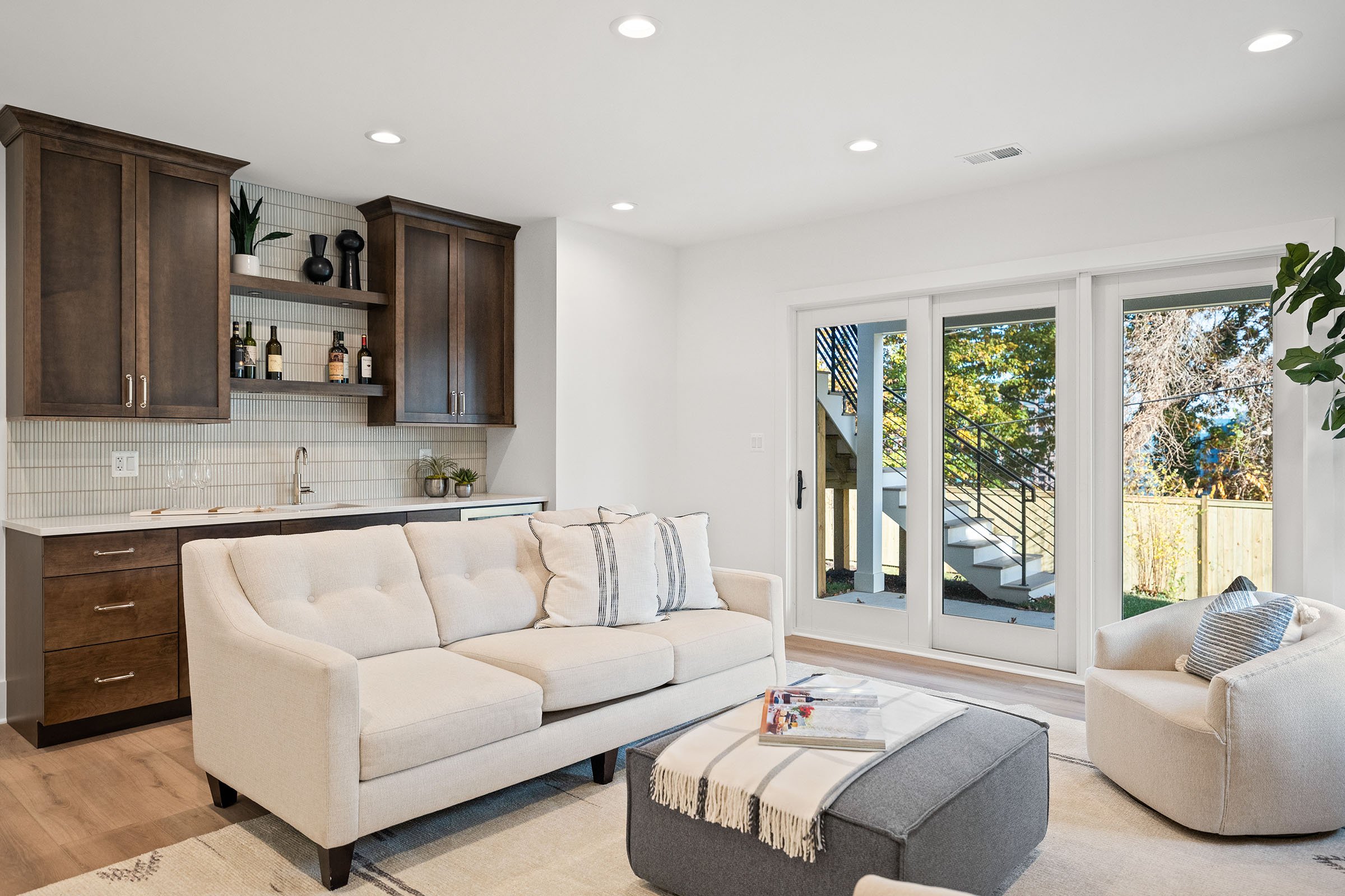600-29th-rd-s-basement-wet-bar.jpg