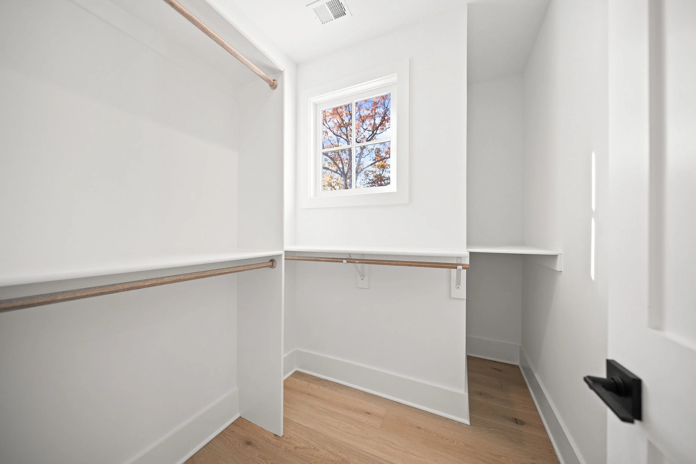 600-29th-rd-s-closet.jpg