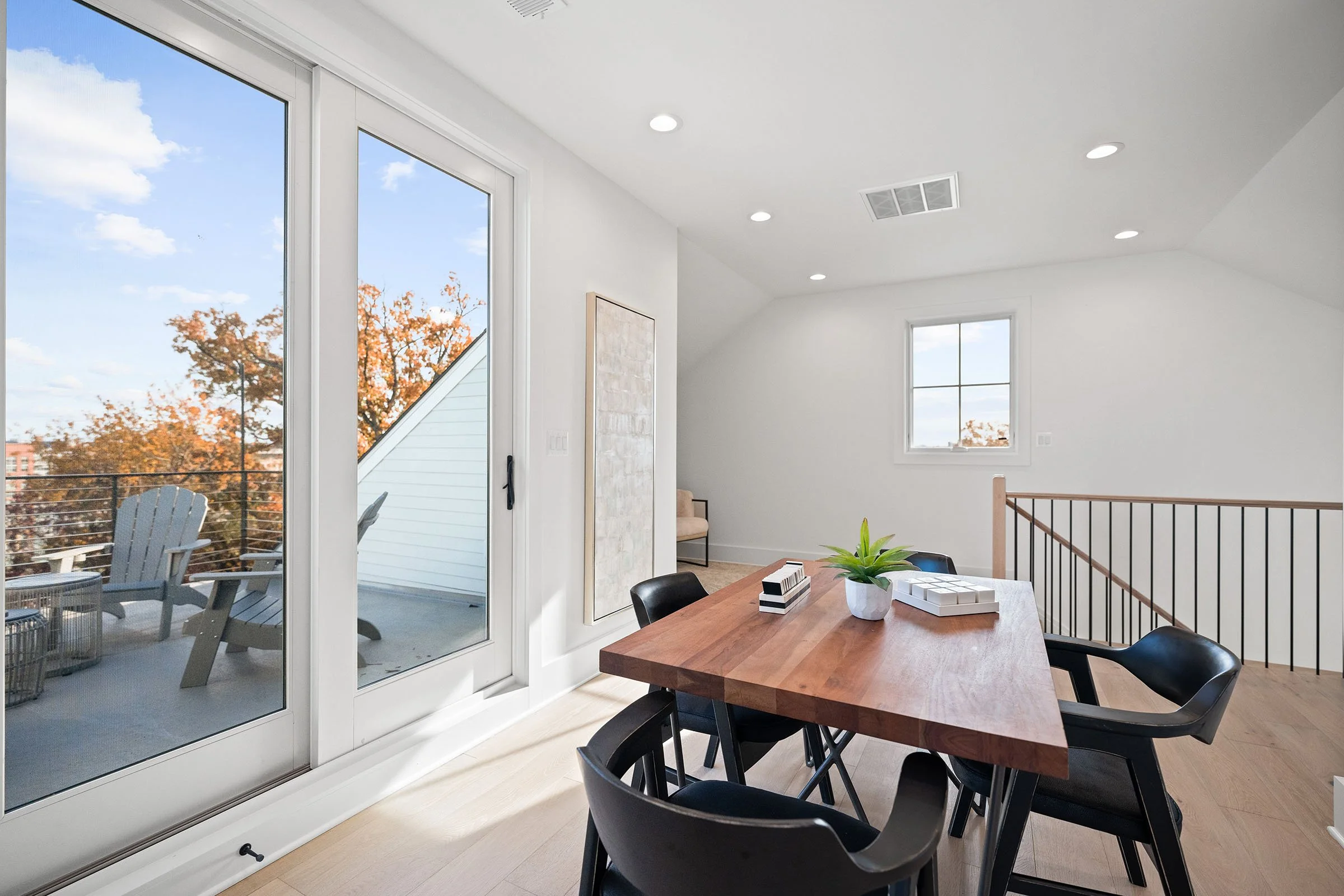 600-29th-rd-s-loft-central-area.jpg