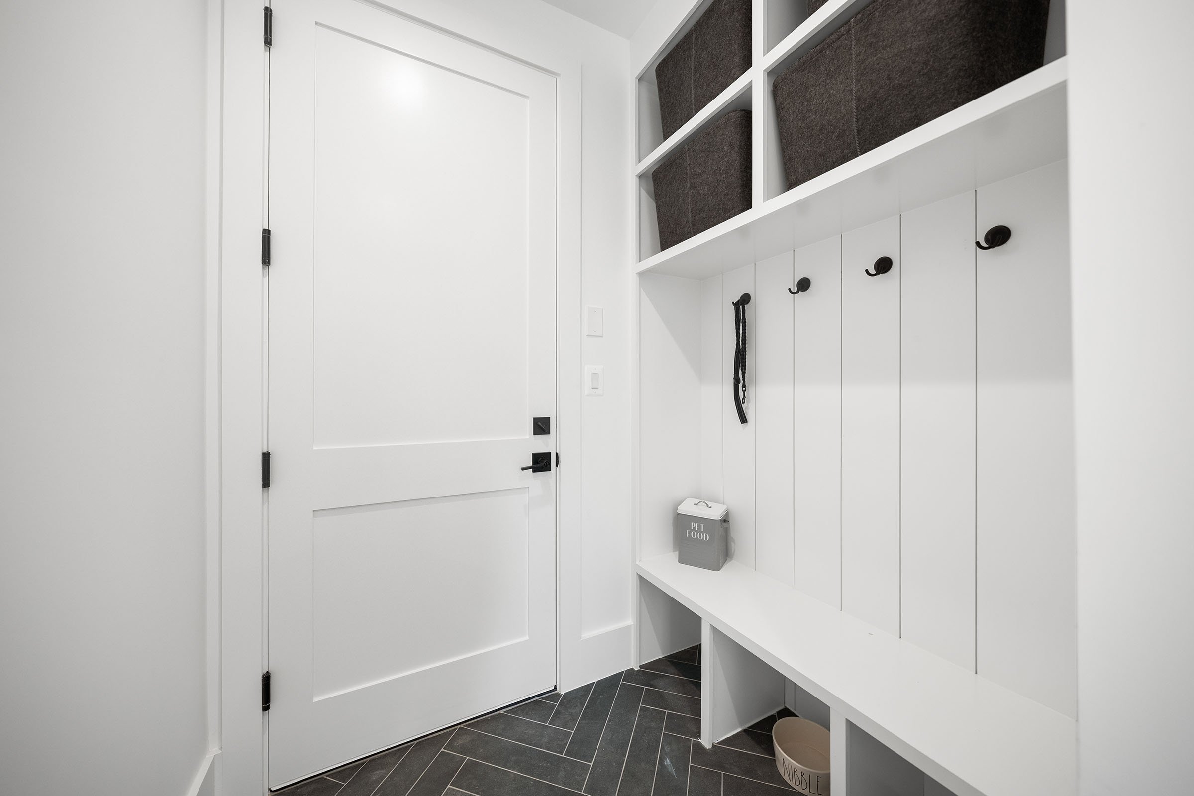 600-29th-rd-s-mudroom.jpg