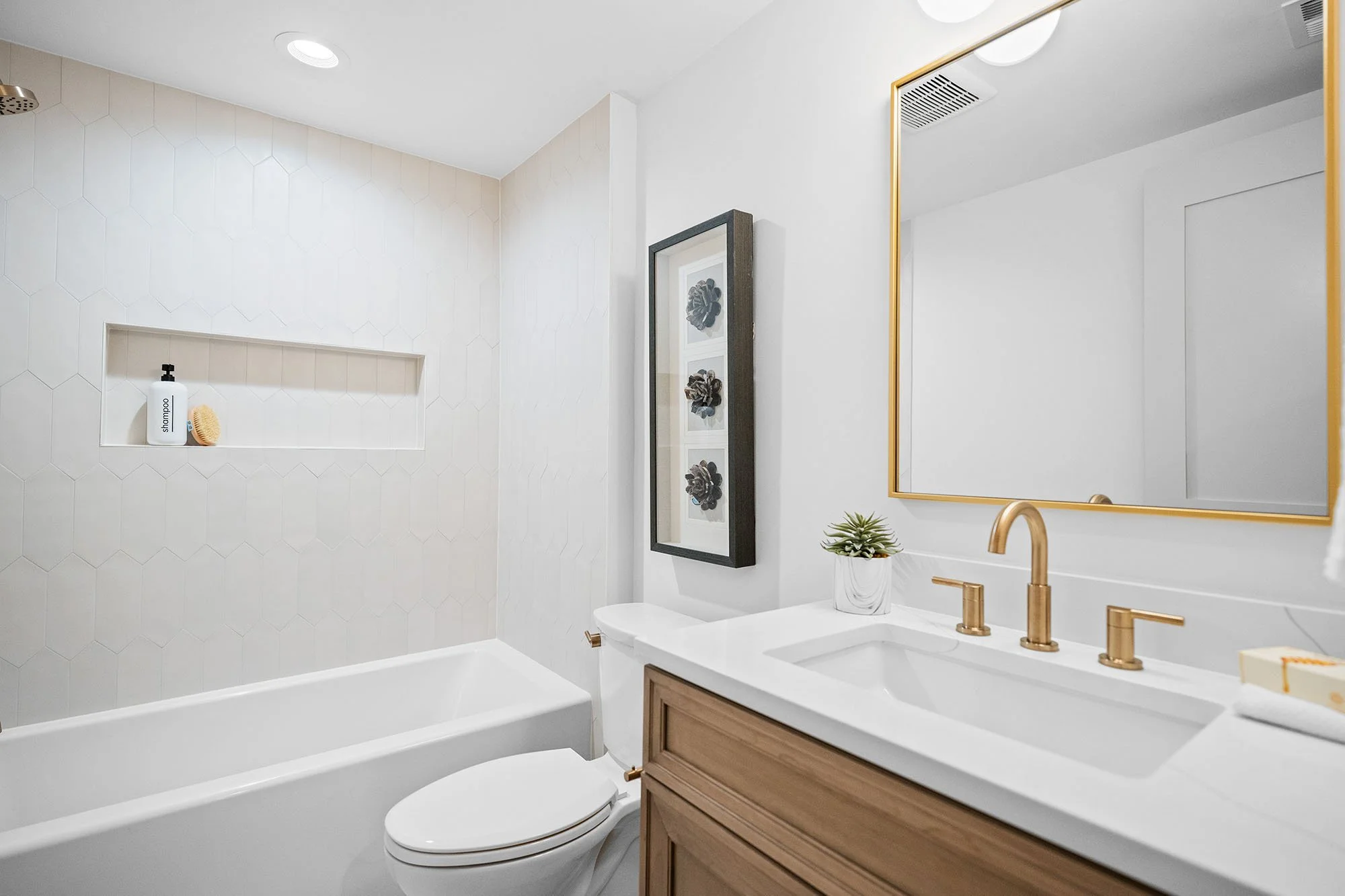 2133-n-oakland-st-basement-bath.jpg