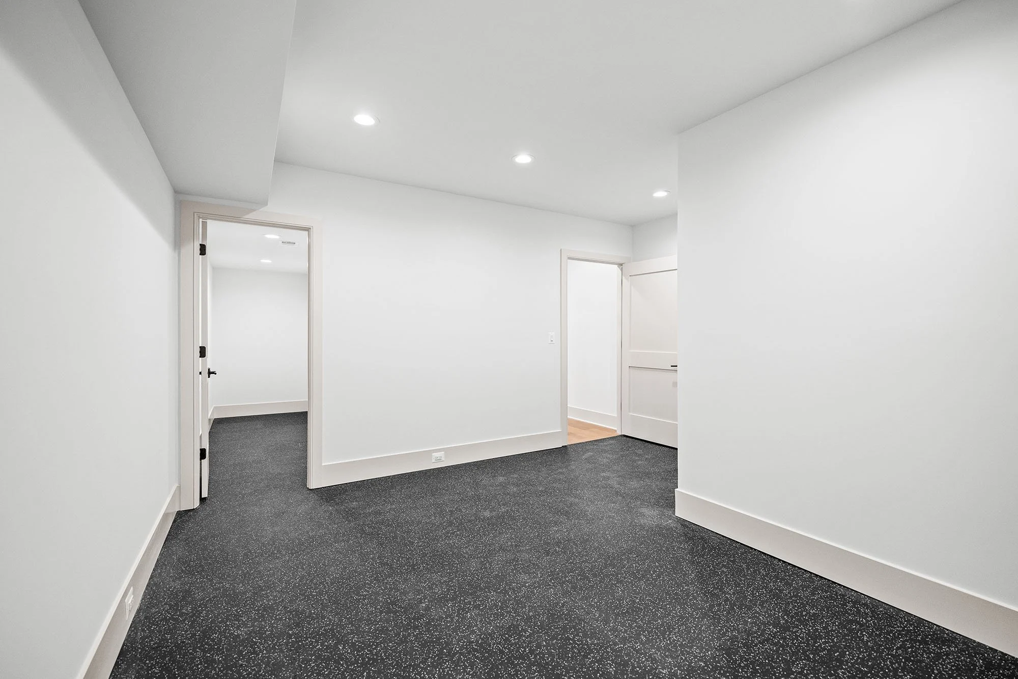 2133-n-oakland-st-basement-fitness-room.jpg